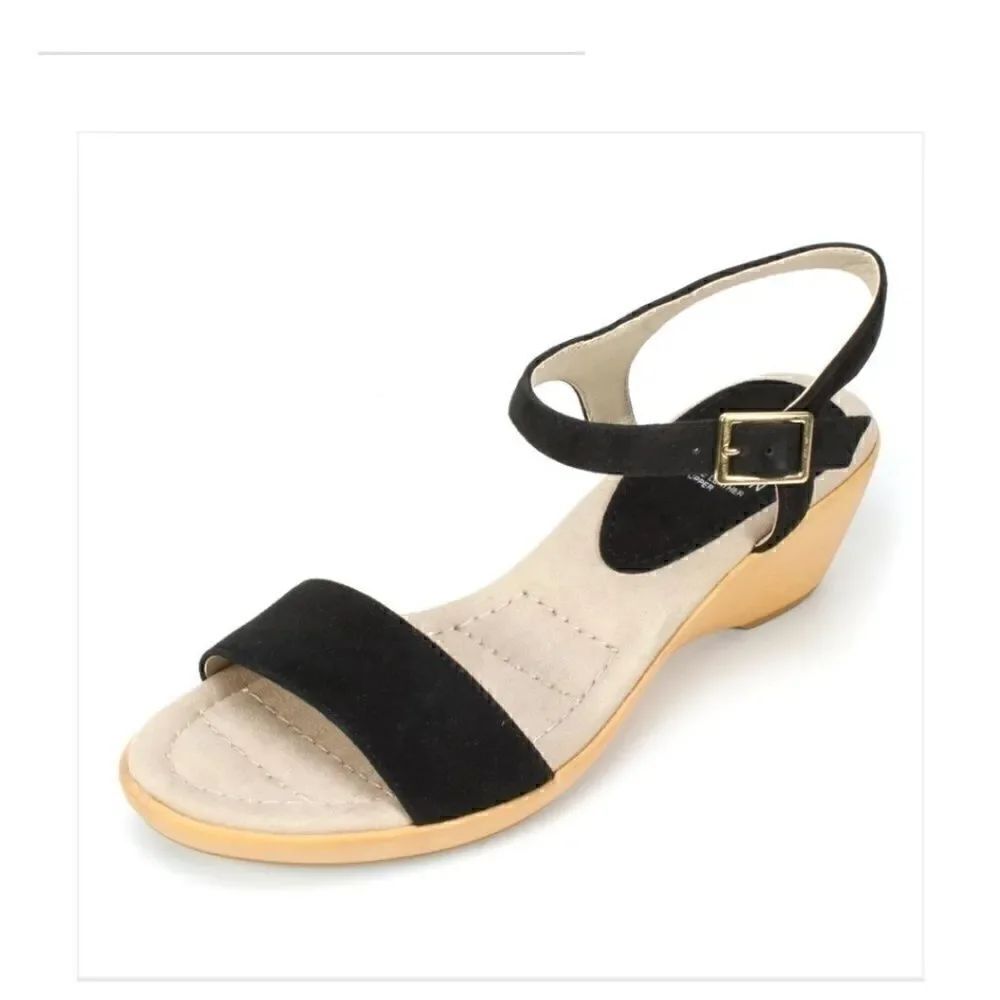 White Mountain Corky Black Suede Sandal size 6